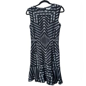 Diane Von Furstenberg Black White Patterned Midi Dress sleeveless knee length 8